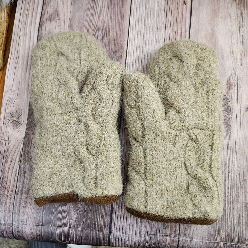 Wool felted hand crafted i love snow mittens Sz M/L - Picture 2 of 7